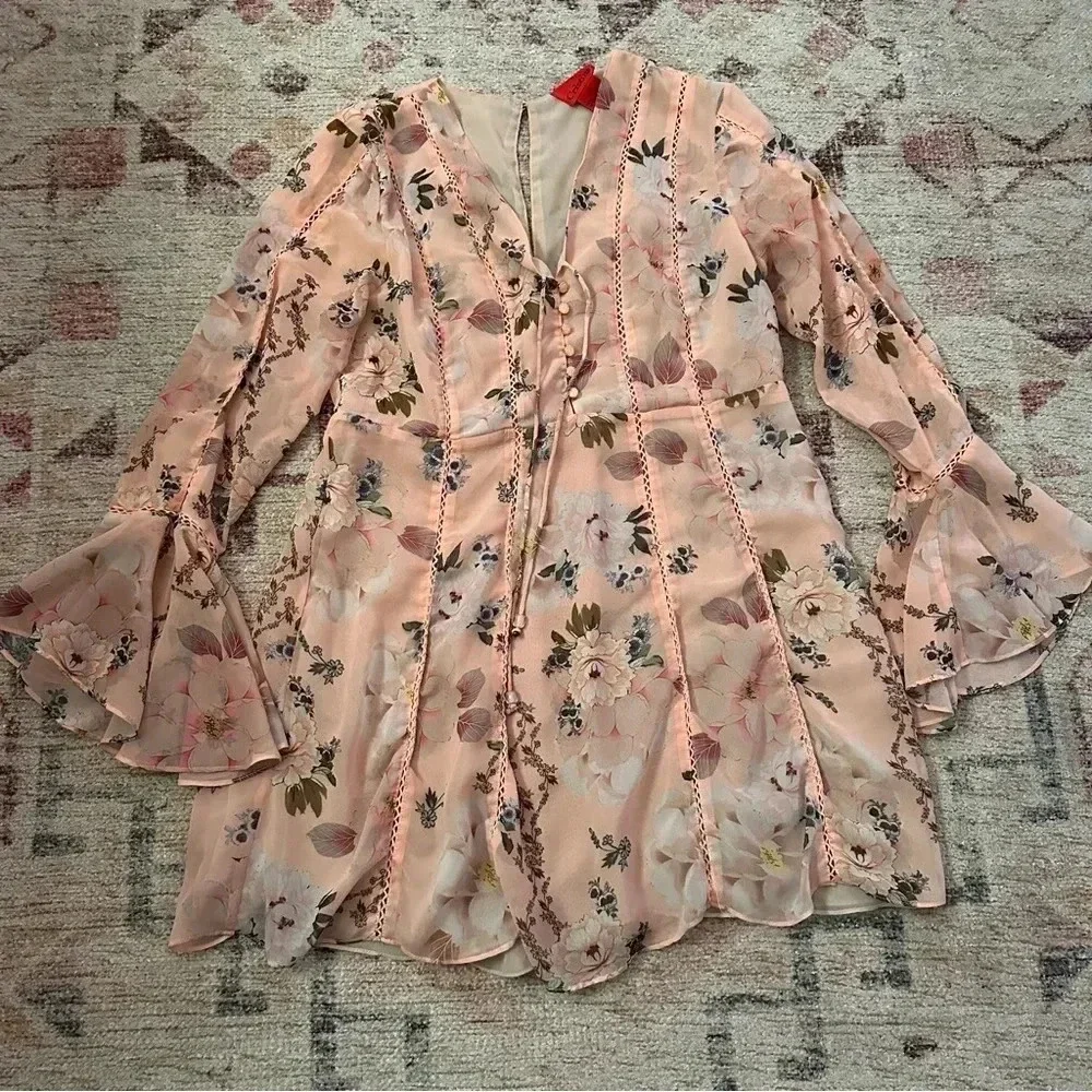 V Cristina• Peach Flowy Long Sleeve Dress Size M - Picture 3 of 16